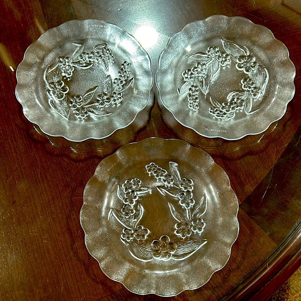 - KIG Indonesia-Set of 3 - 7 inch salad plates.